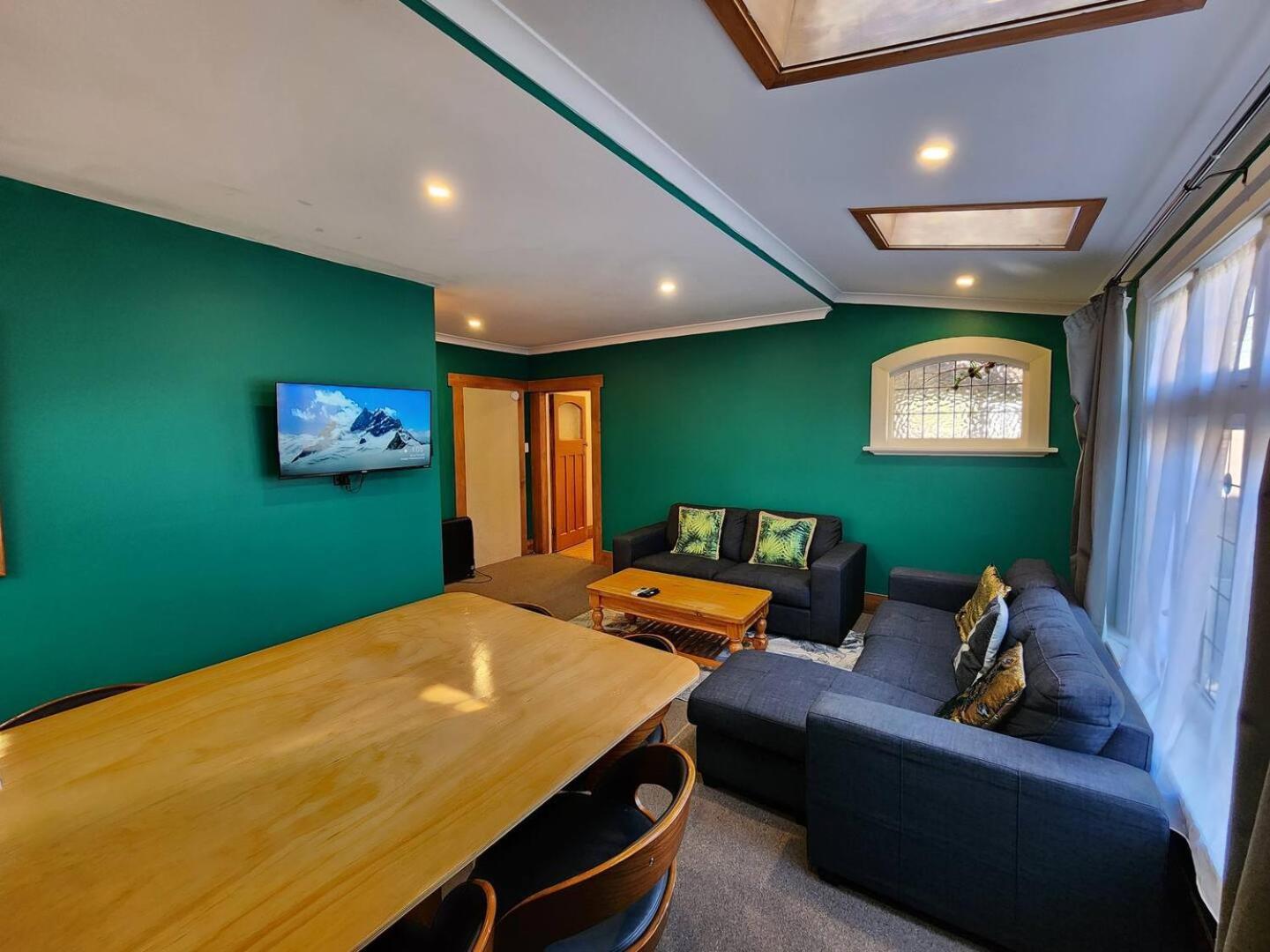 Hotel A Stone'S Throw From Town Main House Dunedin Esterno foto