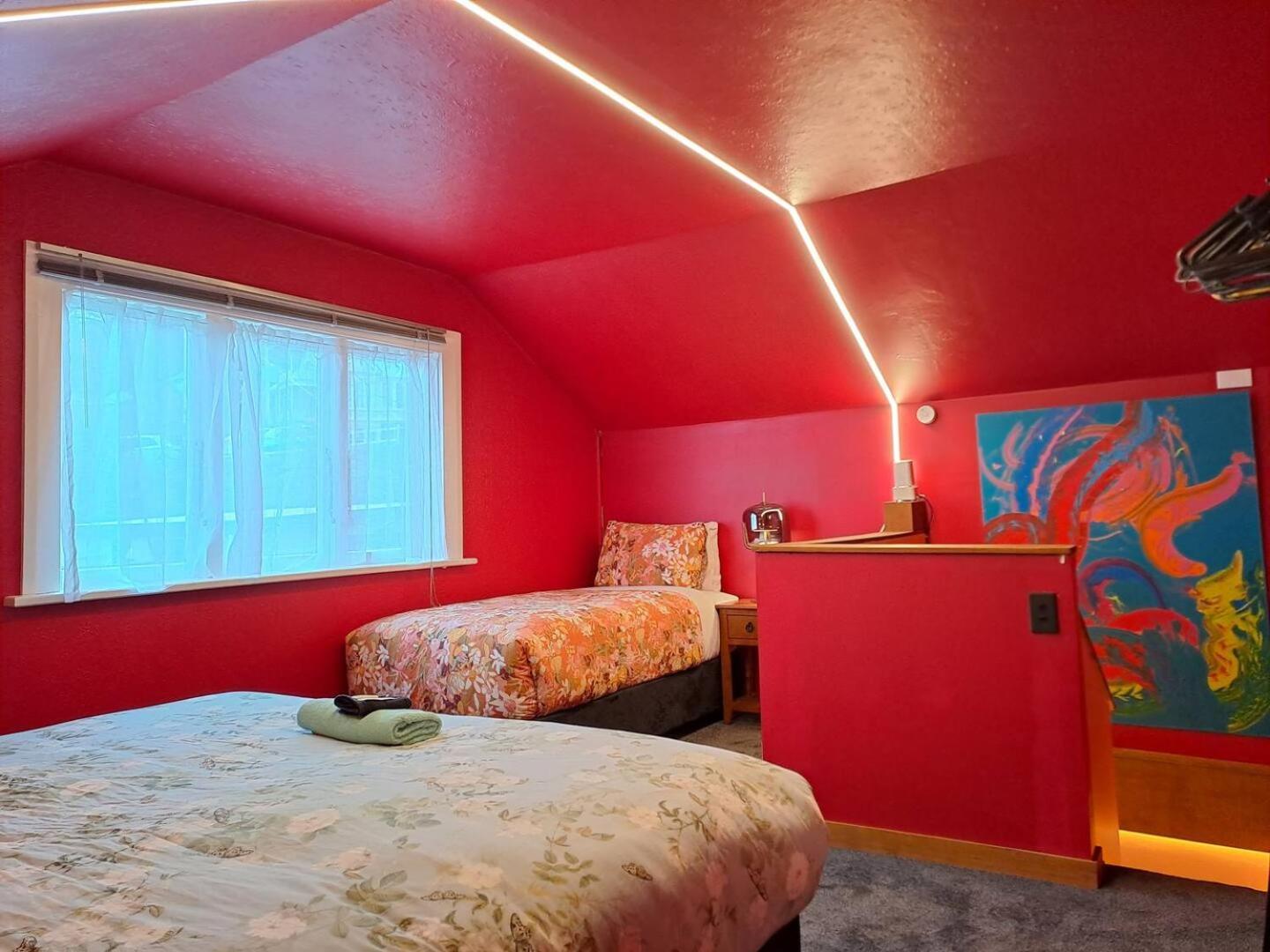 Hotel A Stone'S Throw From Town Main House Dunedin Esterno foto